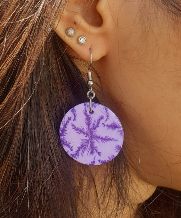 Boucles d’oreilles, motif Flocon violet