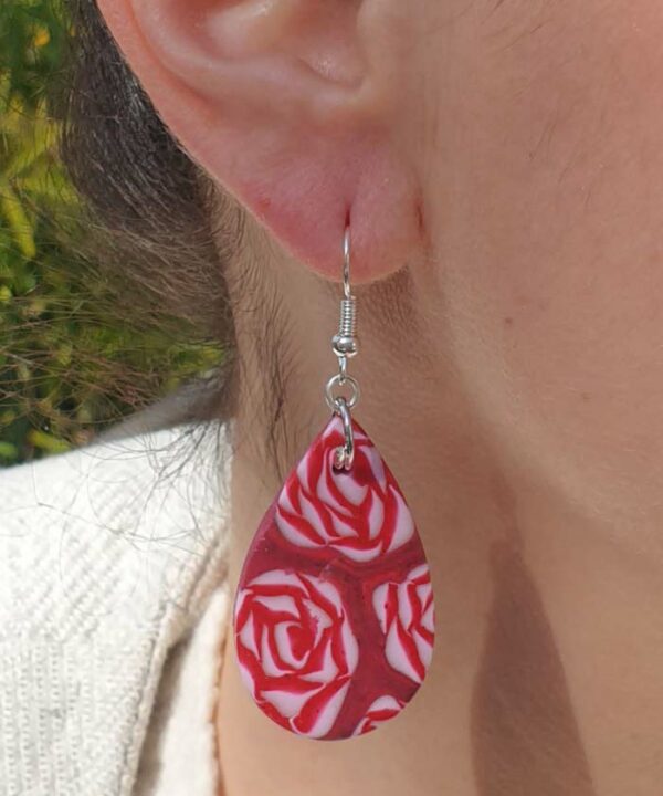 Boucles d’oreilles, motif Rose rouge